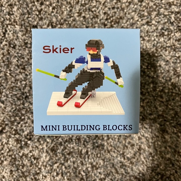 FINAL SALE: Skier mini building blocks, new without tags - Picture 4 of 4